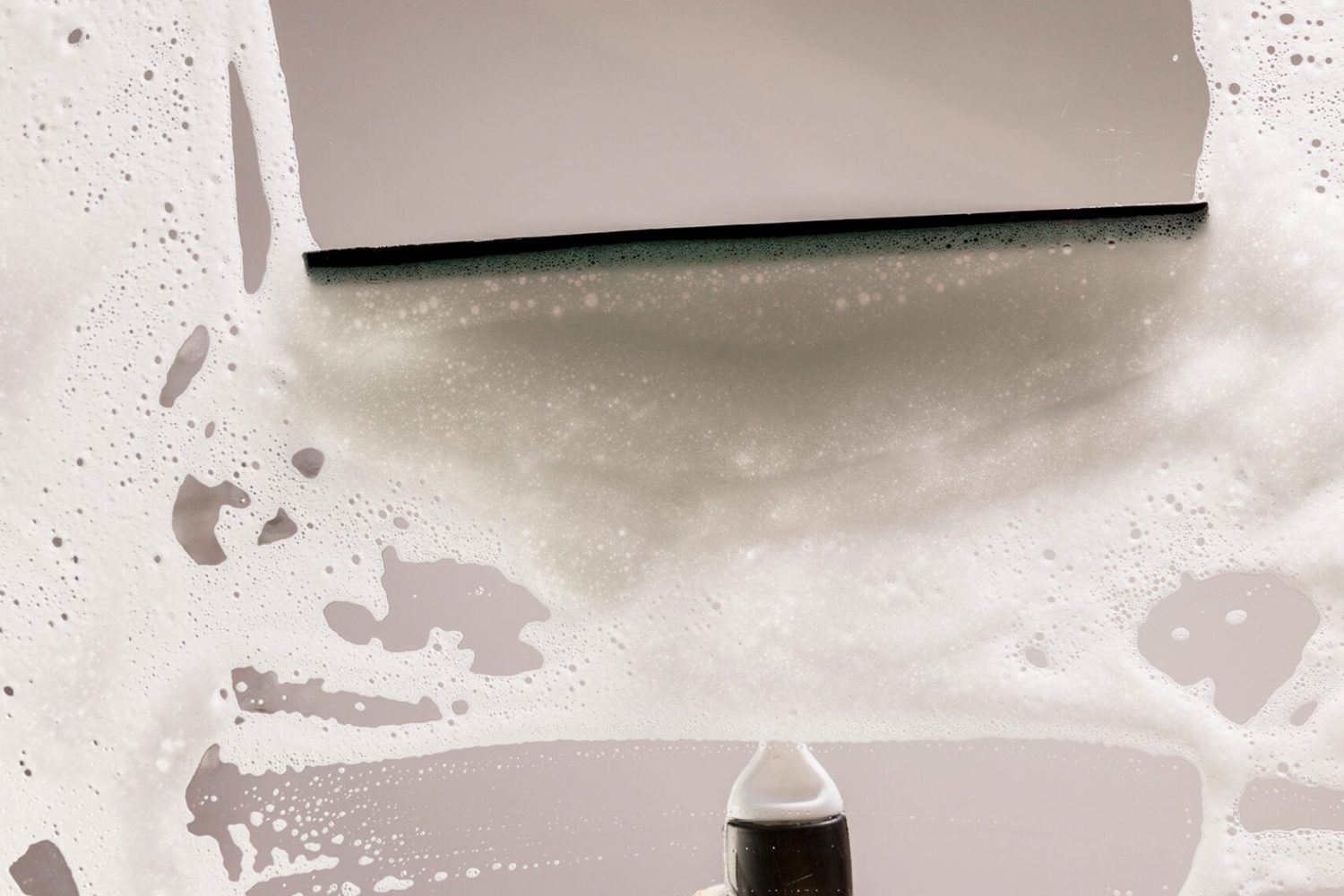 hands-cleaning-window